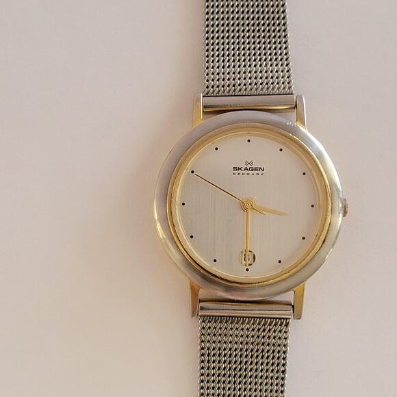 Skagen Womens Watch Silver Dial Gold Case Silver Mesh Bracelet Date 165GS main image 6